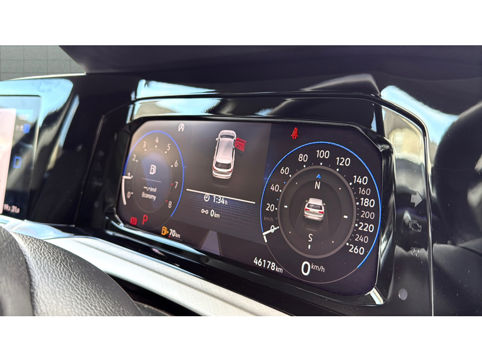 2021 Volkswagen Golf - image 36