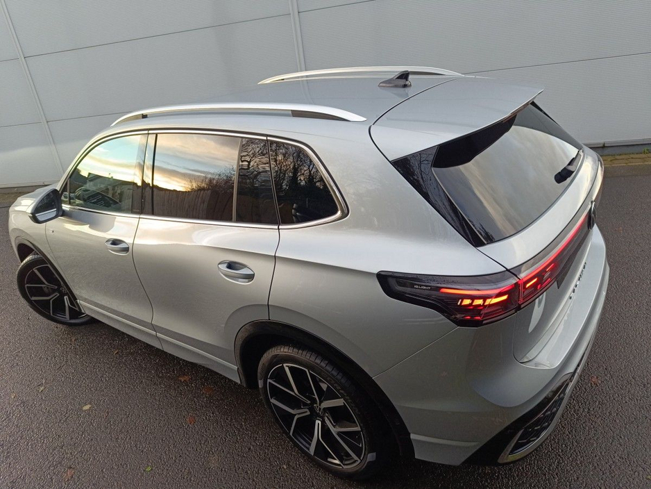 2025 Volkswagen Tiguan - image 6