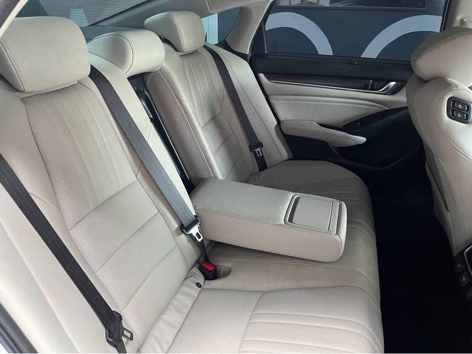 2018 Honda Accord - image 15