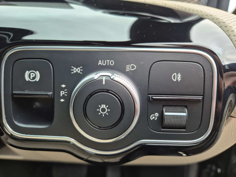 2021 Mercedes-Benz CLA Class - image 26