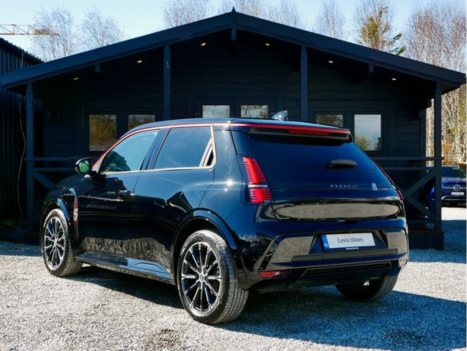 2025 Renault 5 - image 4