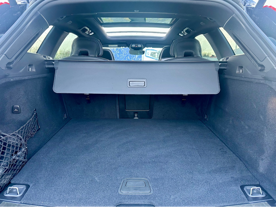 2025 Volvo XC60 - image 18