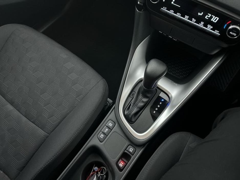 2025 Toyota Yaris HYBRID LUNA €26,950