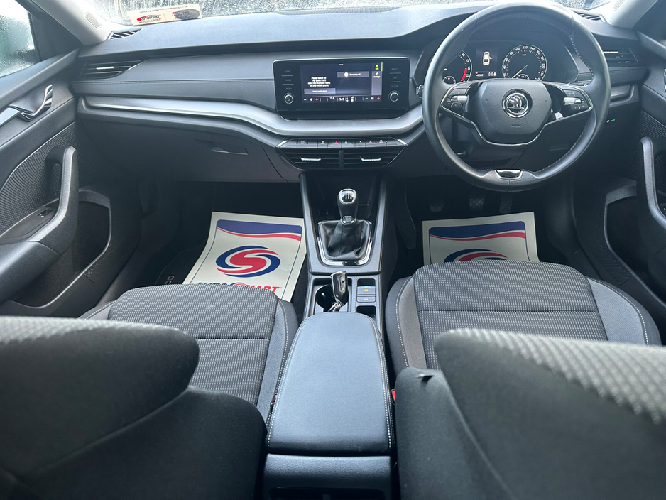 2023 Skoda Octavia - image 13