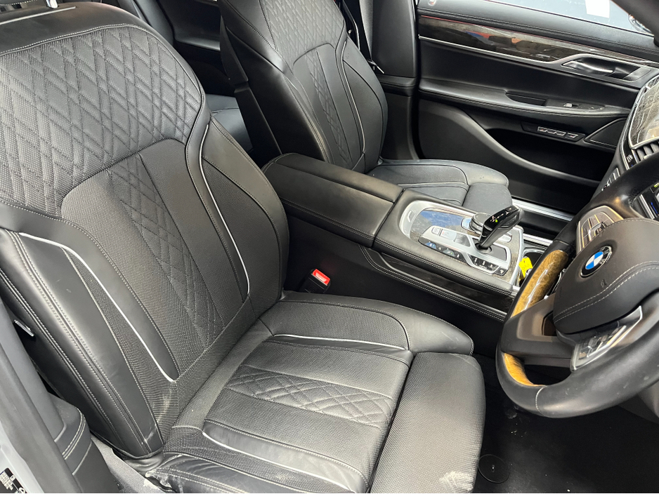 2017 BMW 7 Series - image 10