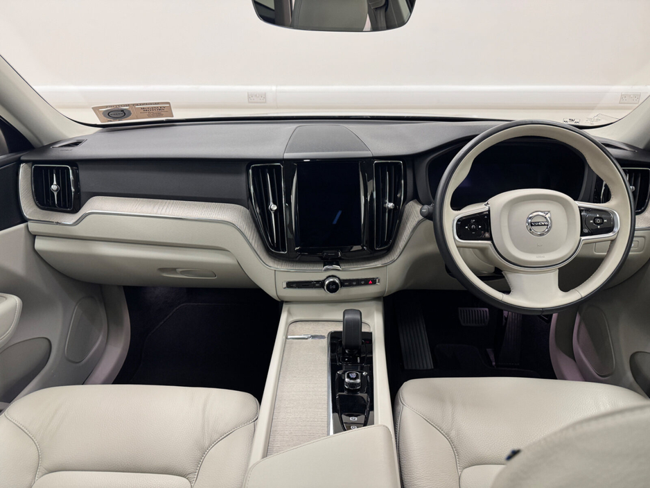 2023 Volvo XC60 T6 Recharge PHEV 350hp AT8 Core €53,500