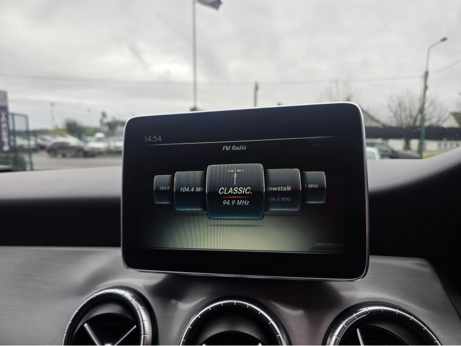 2016 Mercedes-Benz CLA Class 180 AMG LINE SAT NAV PACK LEATHER HEATED ELECTIC SEATS , CARPLAY - PRIVACY GLASS - REV CAMERA - ALLOYS - €19,750