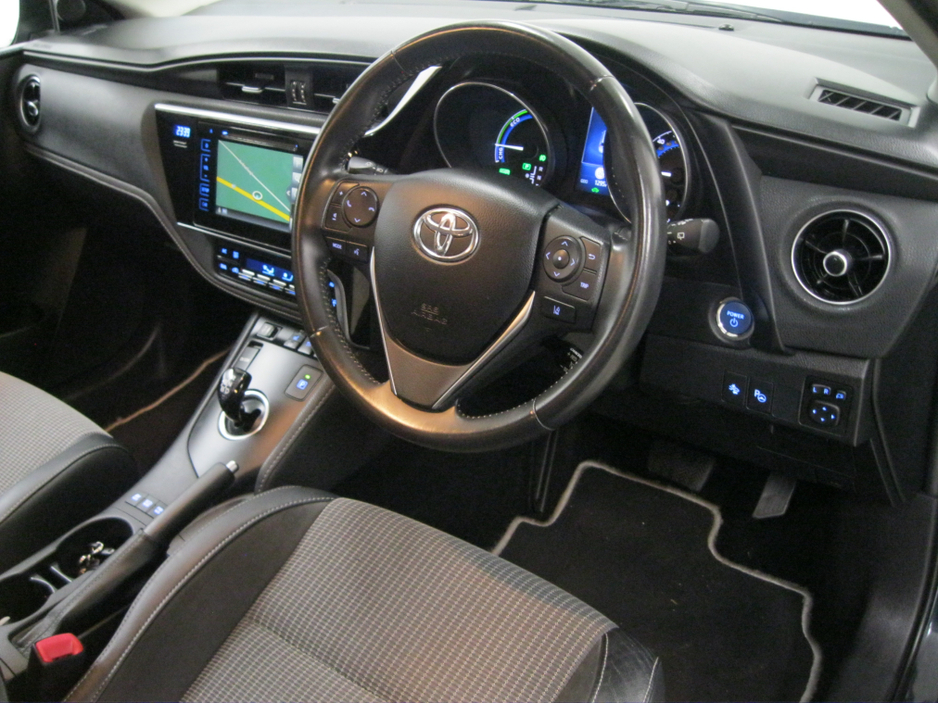 2016 Toyota Auris - image 15