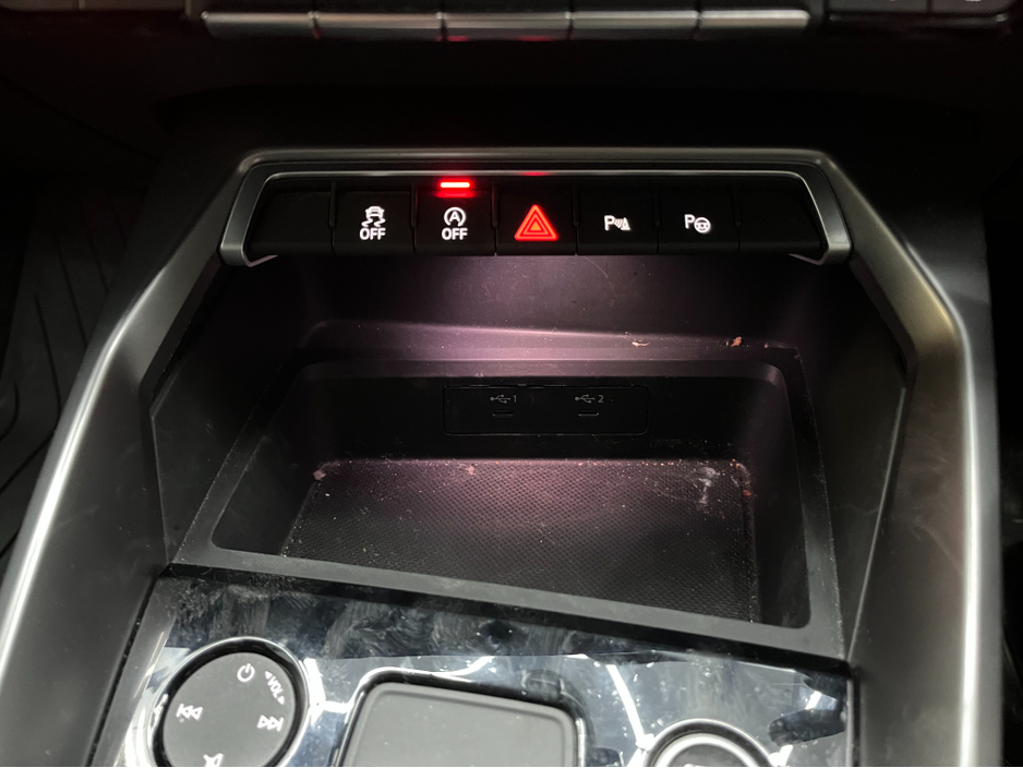 2023 Audi A3 2023 AUDI A3 SEDAN 30T ADVANCED 1.0 AUTOMATIC / CRUISE CONTROL / REVERSE CAMERA / ELECTRIC HEATED SEATS / PADDLE SHIFTERS / APPLE CARPLAY