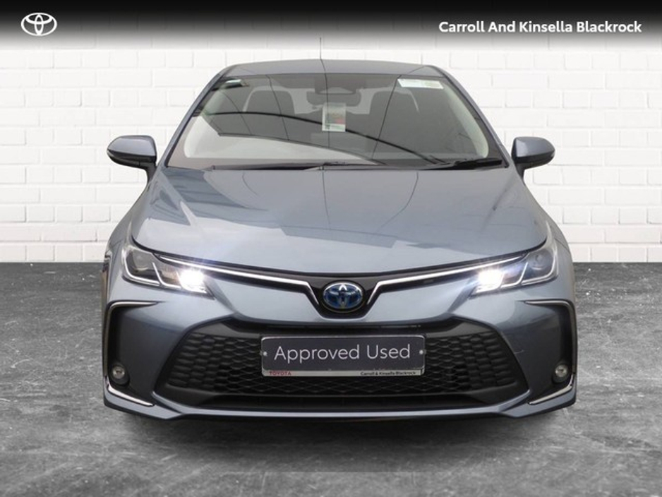 2023 Toyota Corolla Hybrid Luna Sport Saloon €28,950