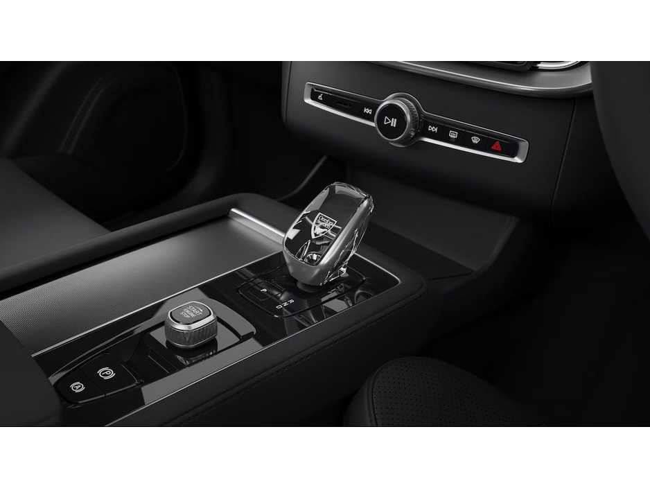 2026 Volvo XC90 - image 13