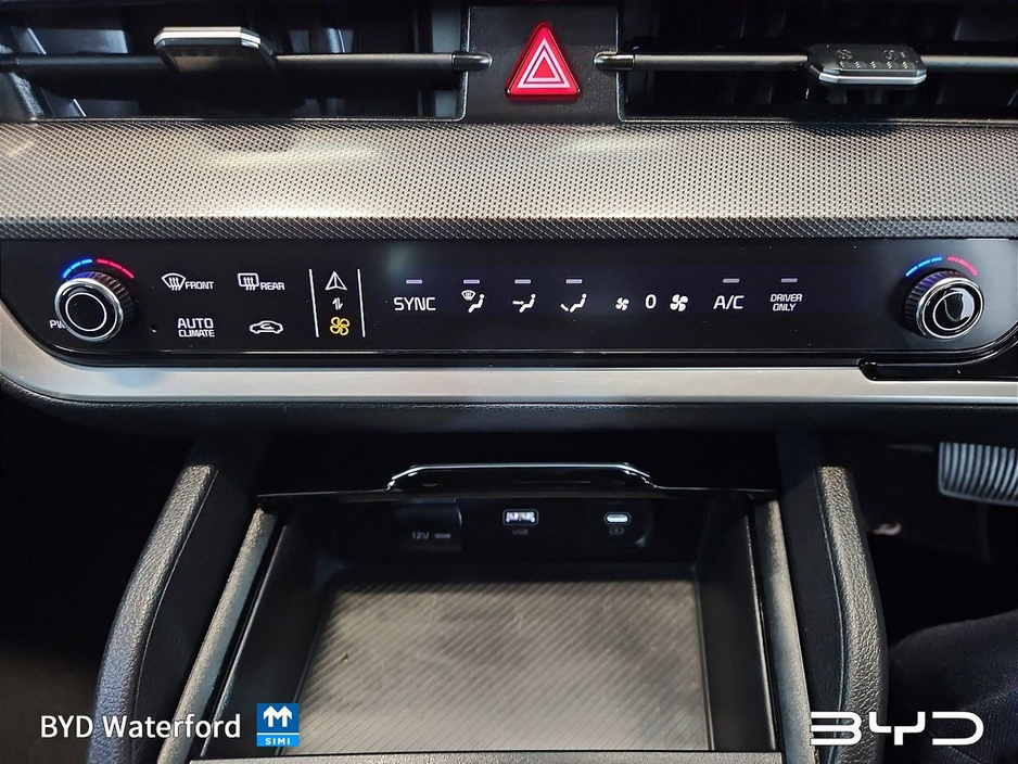 2024 Kia Sportage Anniversary Edition Hybrid. Cruise Control, Heated Seats, Heated Steering Wheel, Rear Charging Ports, Reversing Camera. €37,995