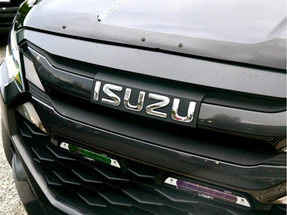 2025 Isuzu D-MAX - image 8