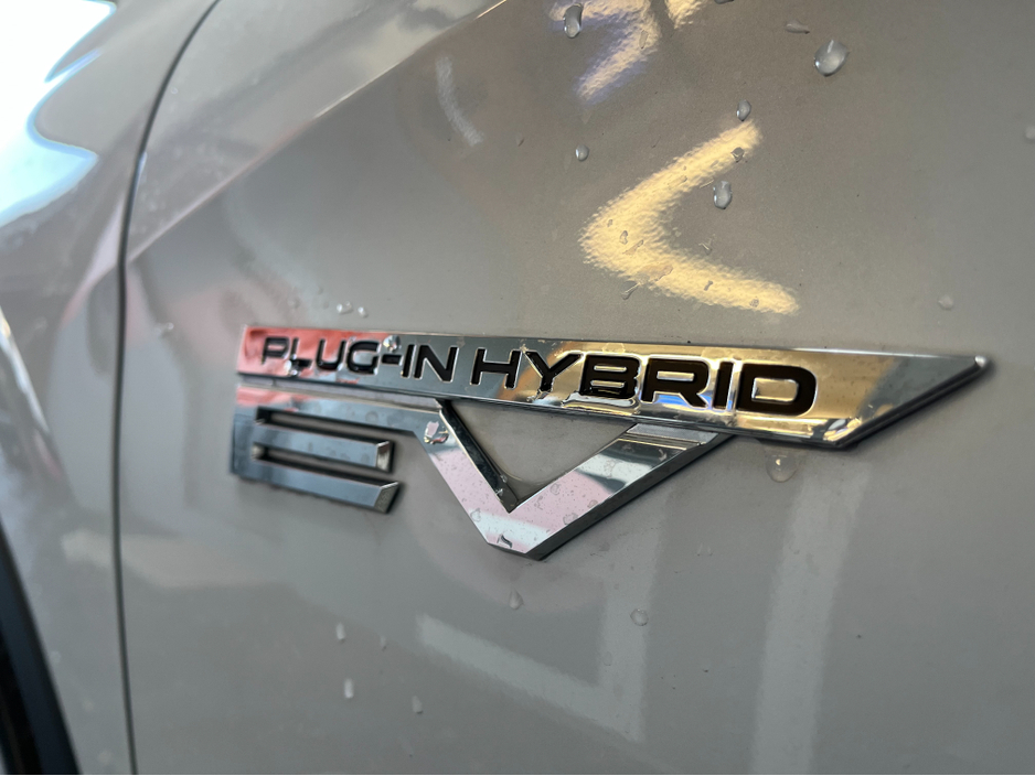 2024 Mitsubishi Outlander - image 9