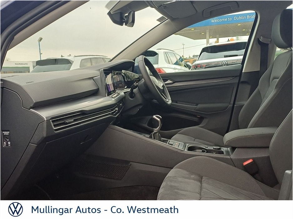 2021 Volkswagen Golf - image 4