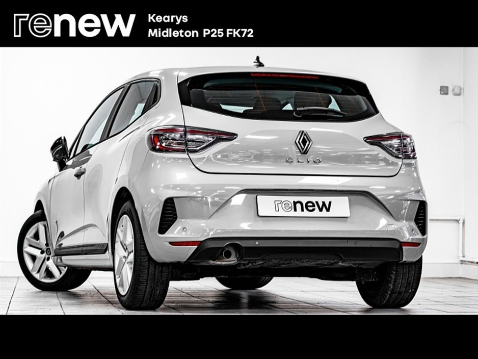 2025 Renault Clio - image 3