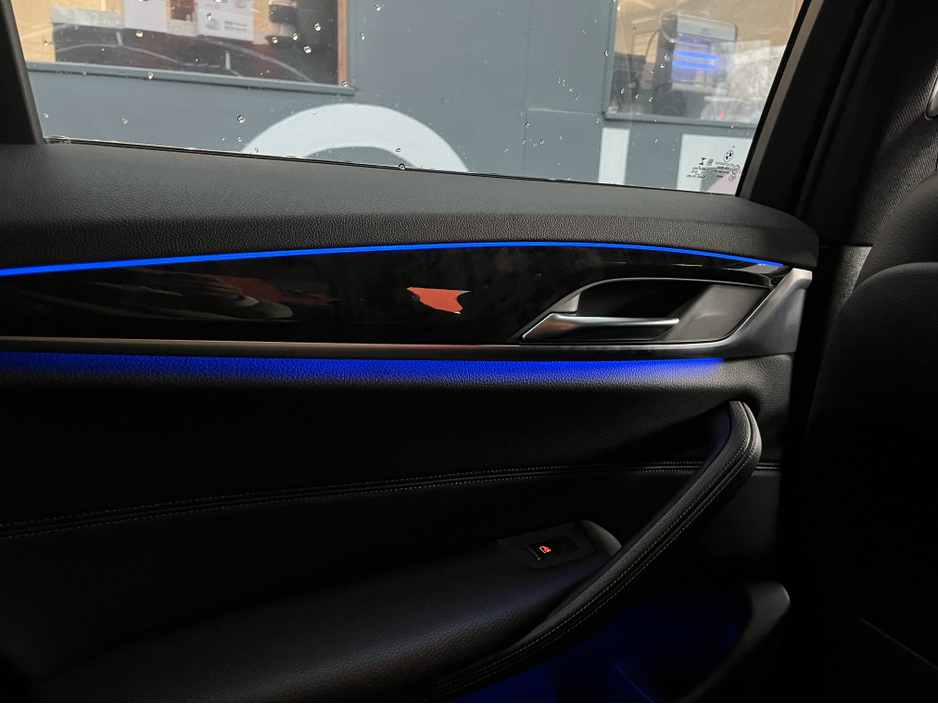 2019 BMW 5 Series - image 18