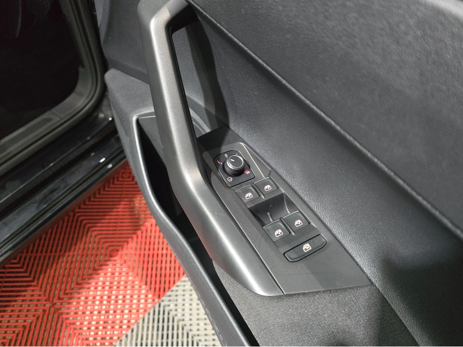 2020 Volkswagen Polo - image 27