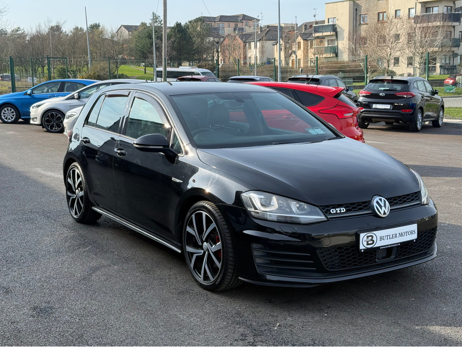 2015 Volkswagen Golf - image 9