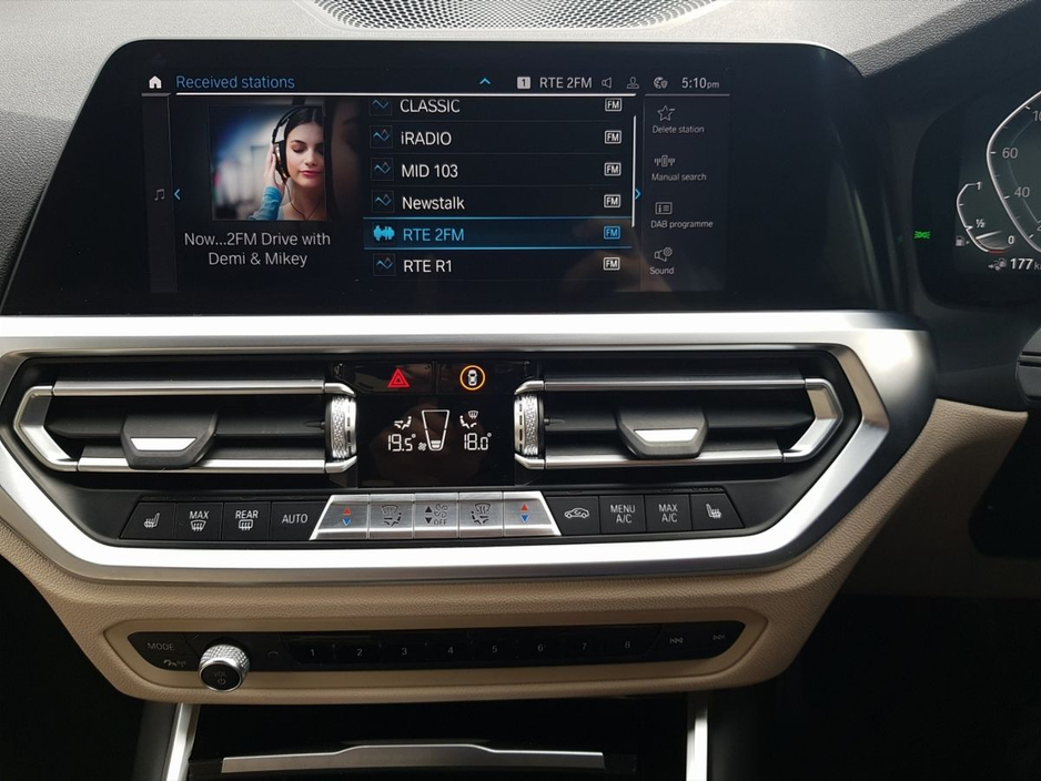 2021 BMW 3 Series - image 8