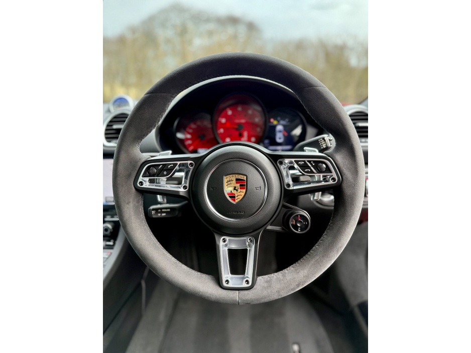 2018 Porsche 718 - image 15