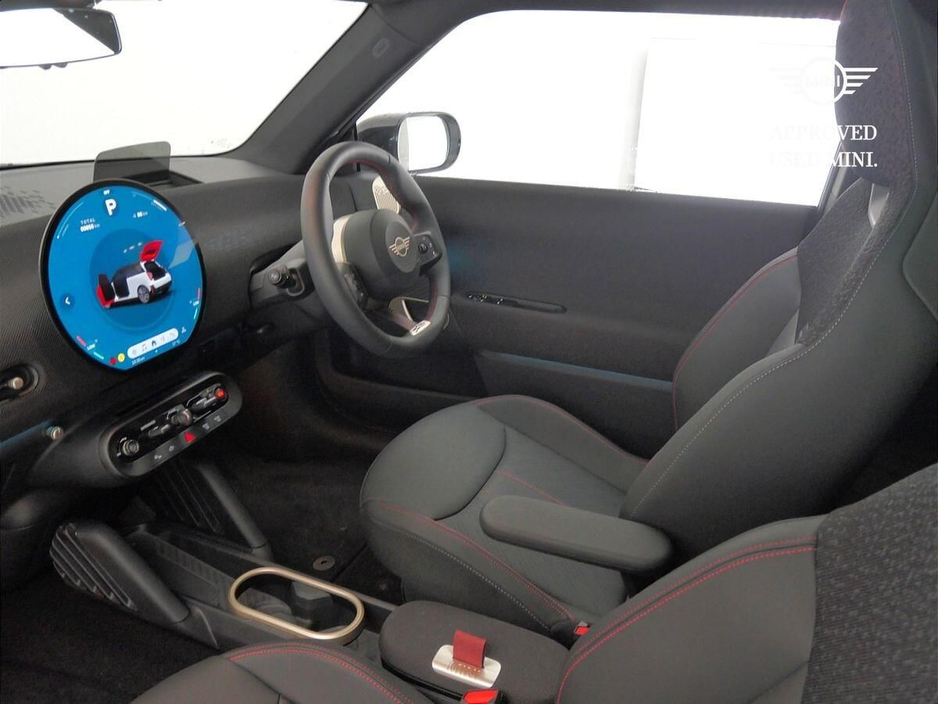 2025 MINI Hatch Cooper E €38,900