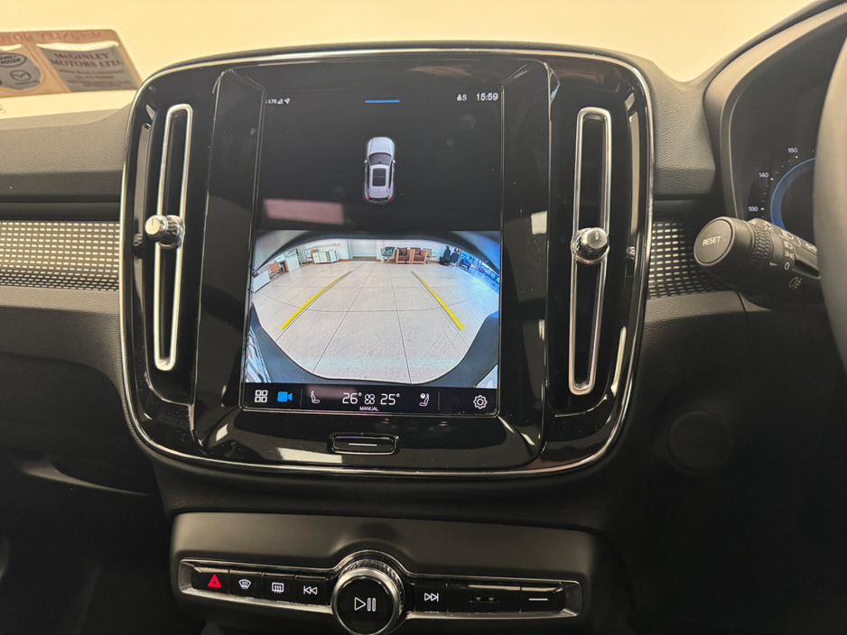 2022 Volvo XC40 - image 16