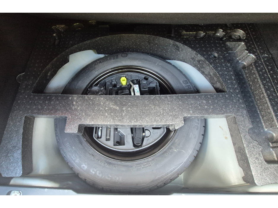 2018 Peugeot 2008 - image 12