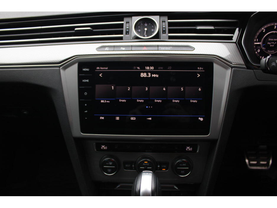 2019 Volkswagen Passat - image 13