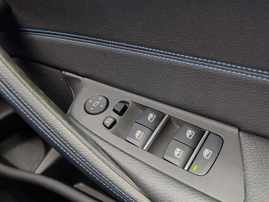 2021 BMW 5 Series - image 22