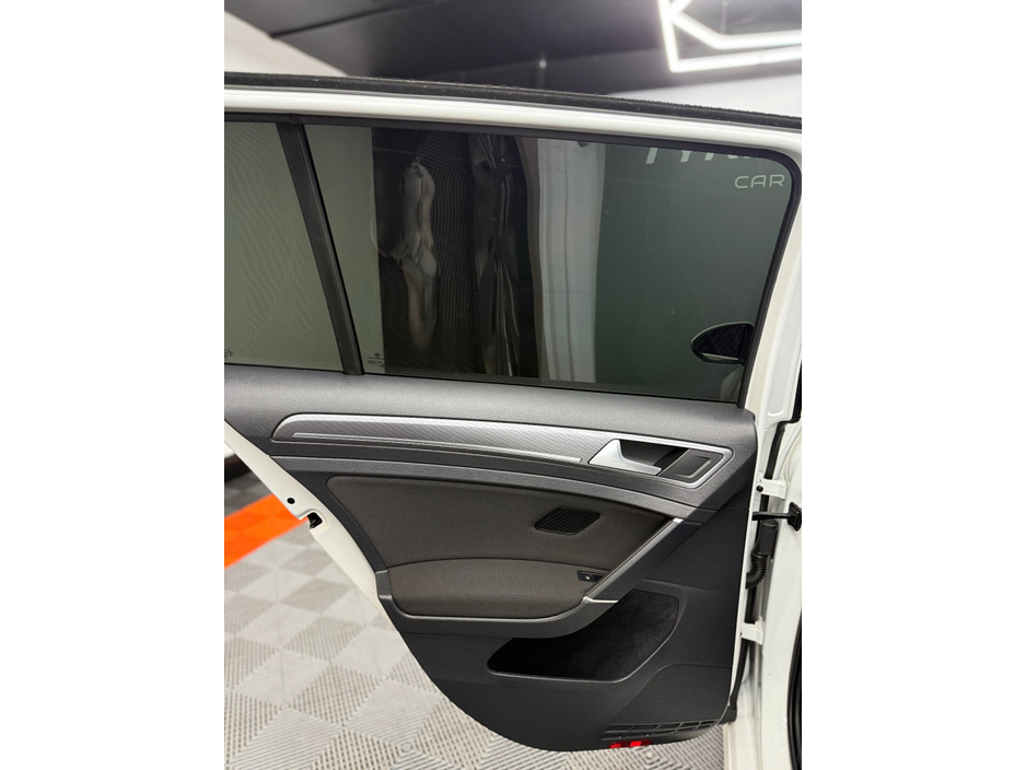 2015 Volkswagen Golf - image 20