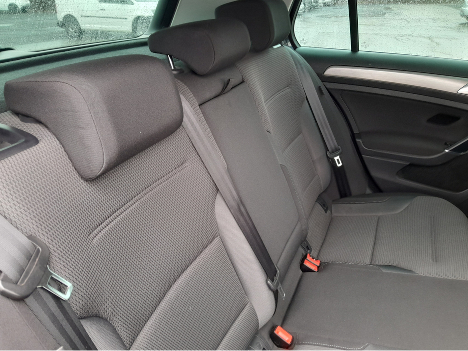 2016 Volkswagen Golf - image 20