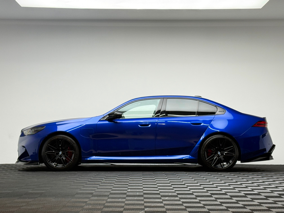 2025 BMW M5 M5 4.4 PHEV 727HP MARINA BAY €127,990