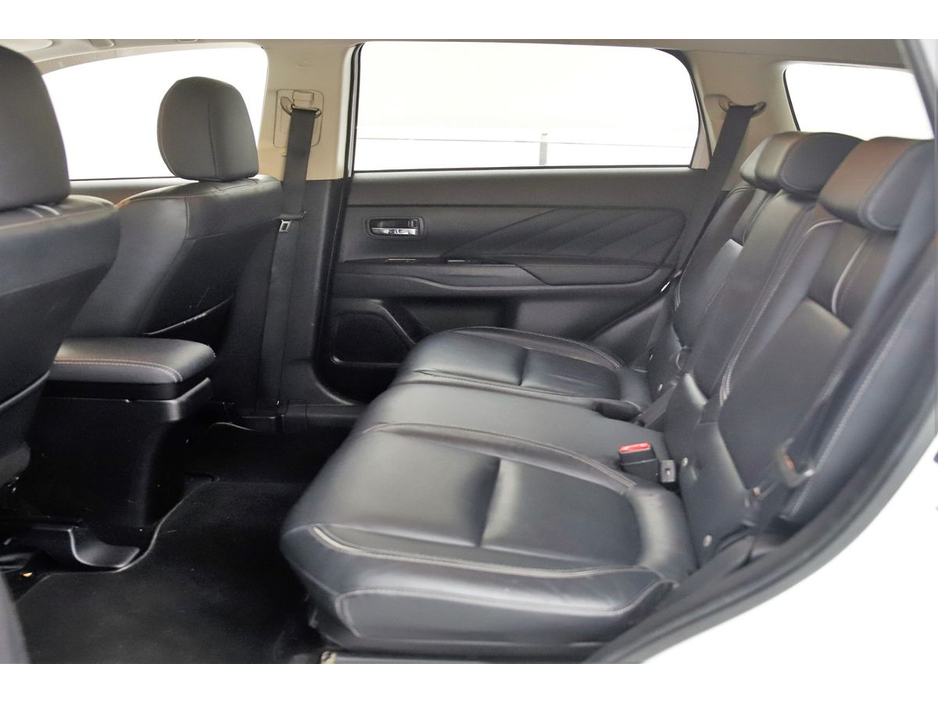2018 Mitsubishi Outlander - image 16