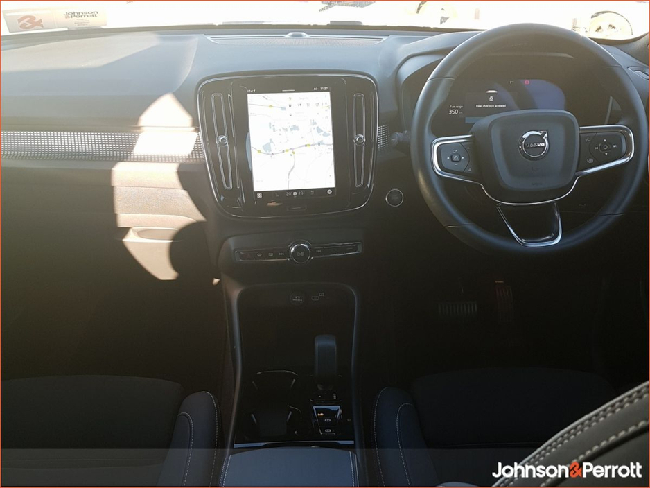 2025 Volvo XC40 2.0 B3 163bhp MHEV Plus Dark (Heated Windscreen / Heated Seats / Cruise Control) €48,900
