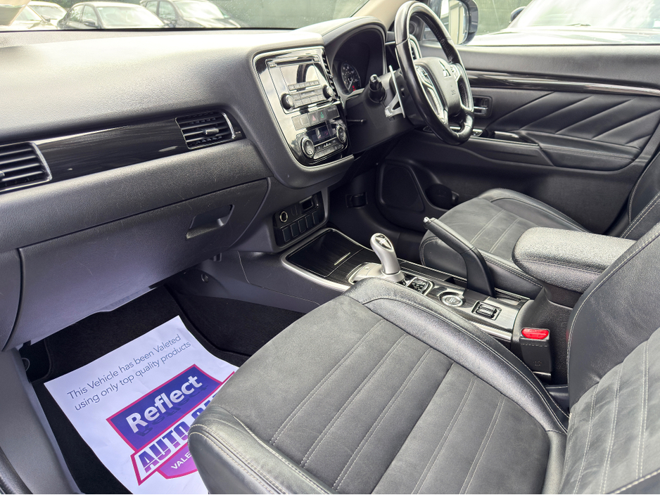 2016 Mitsubishi Outlander - image 16