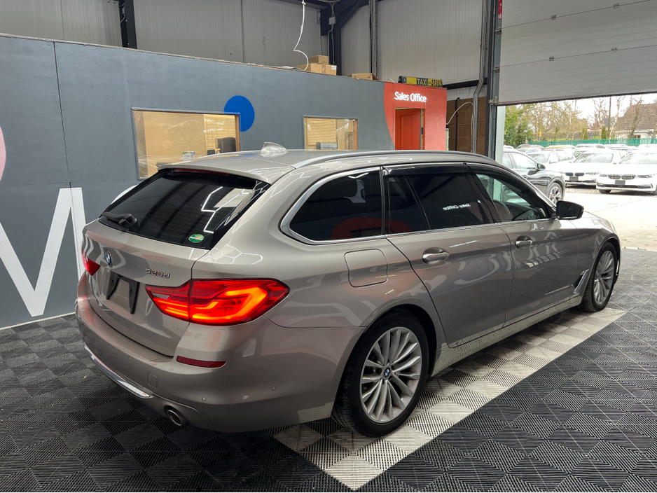 2019 BMW 5 Series - image 2