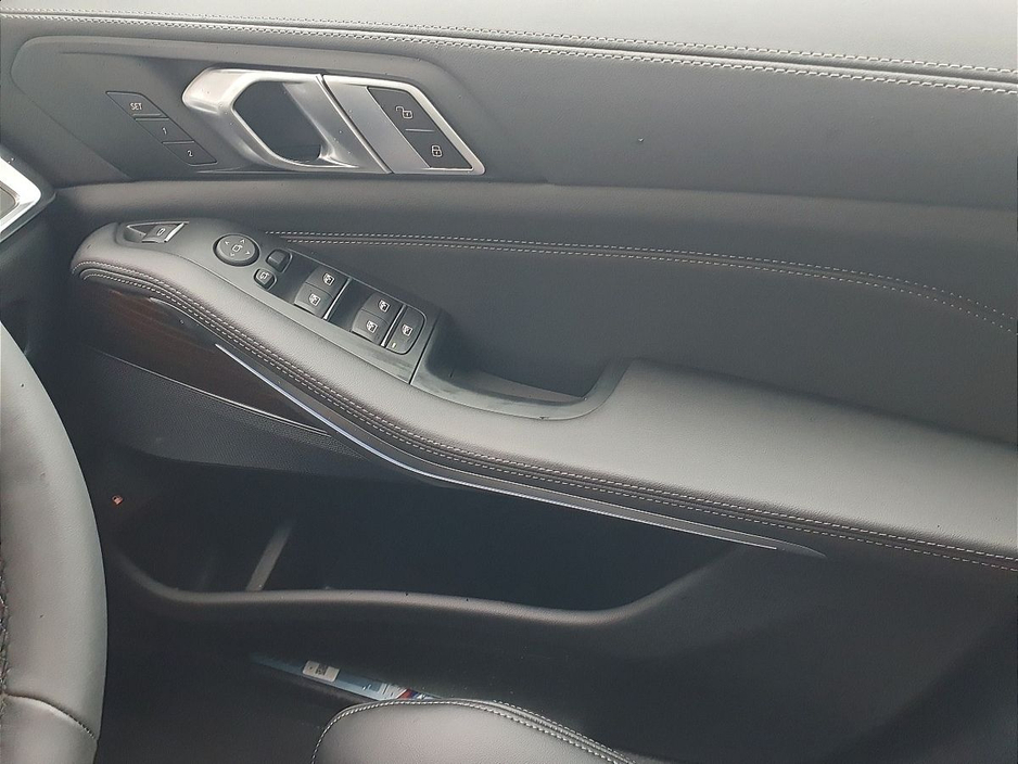 2026 BMW X5 - image 23