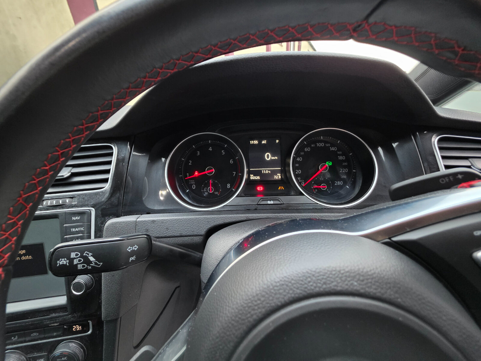 2016 Volkswagen Golf - image 11