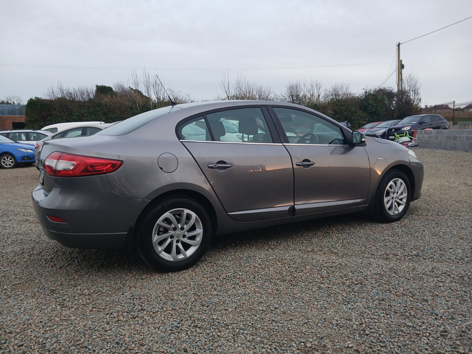 2015 Renault Fluence - image 7