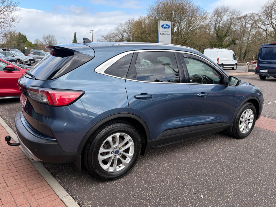 2020 Ford Kuga - image 5