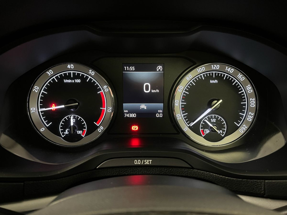 2022 Skoda Karoq Ambition 1.0TSI 110BHP - Parking Sensors - Climate Control - Cruise Control - Auto Lights/Wipers - Apple CarPlay/Android Auto €26,950