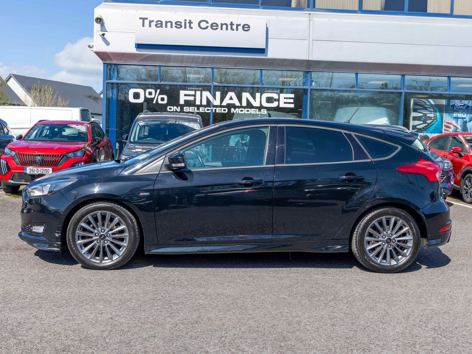 2017 Ford Focus - image 7