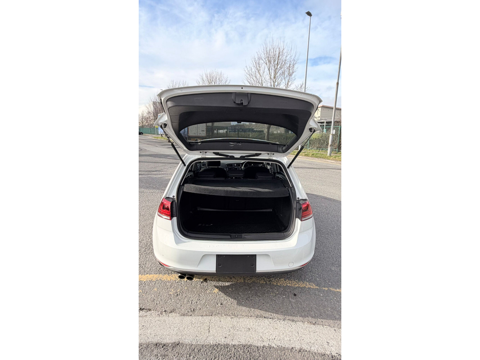 2015 Volkswagen Golf - image 8