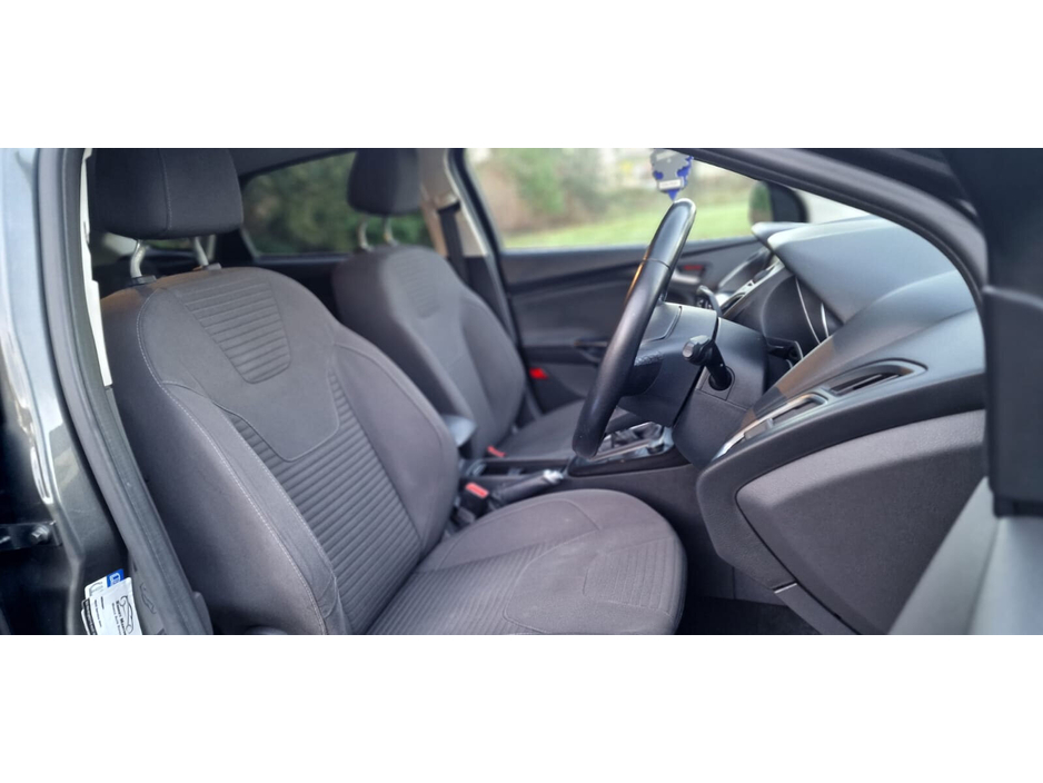 2016 Ford Focus - image 21