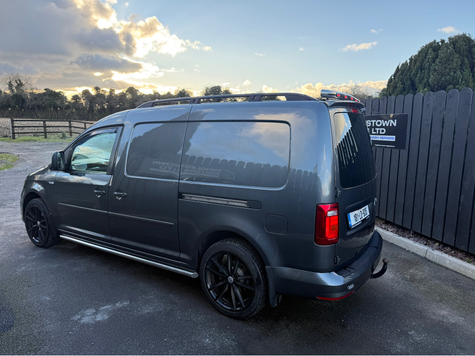 2018 Volkswagen Caddy - image 4