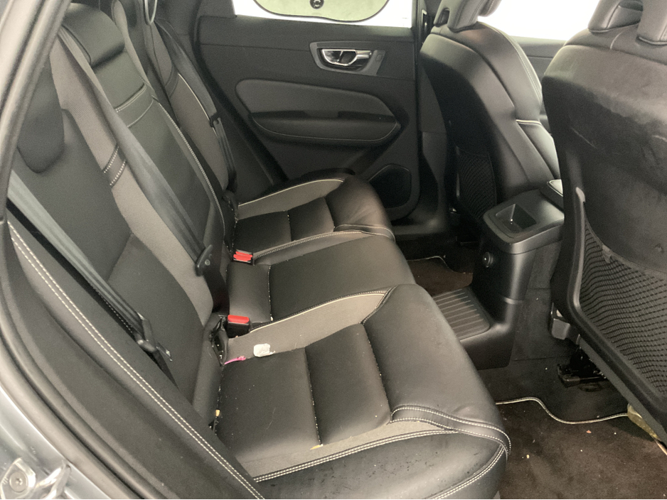 2021 Volvo XC60 2.0 T6 R-DESIGN RECRGE 34