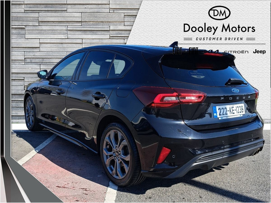 2022 Ford Focus - image 7