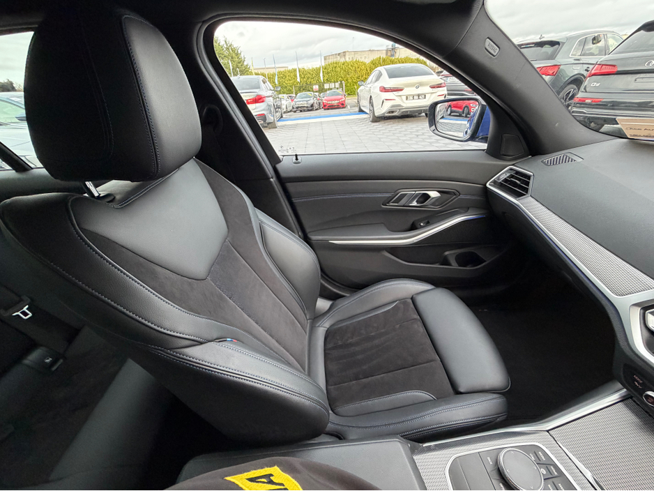 2020 BMW 3 Series - image 29