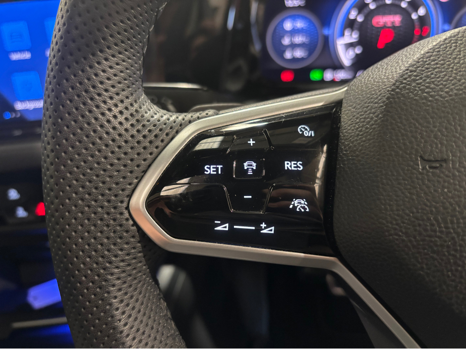 2021 Volkswagen Golf - image 21